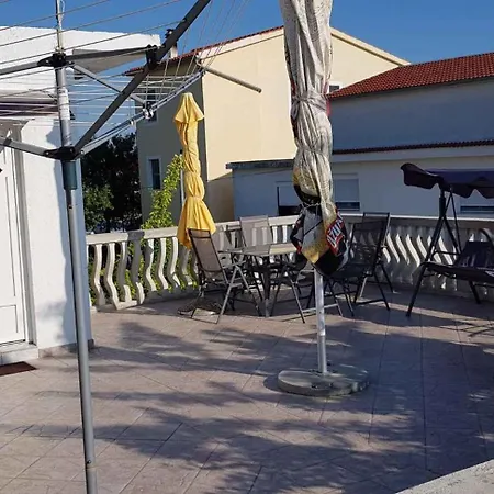 In 34905 * 皮罗瓦茨