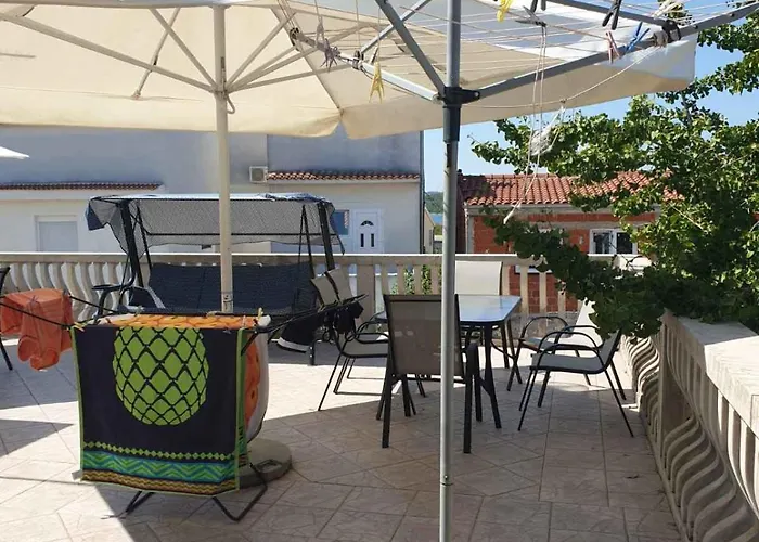 In 34905 * 皮罗瓦茨